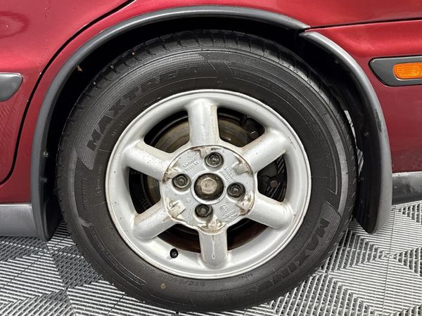 1998-Volvo-V40-20 image:3