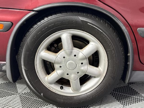 1998-Volvo-V40-20 image:4