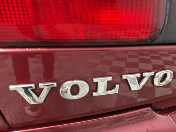 1998-Volvo-V40-20 image:5