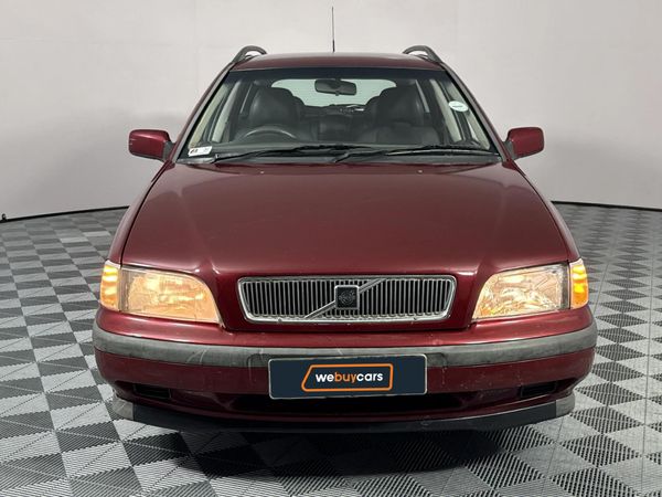 1998-Volvo-V40-20 image:6