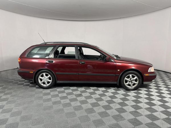 1998-Volvo-V40-20 image:8