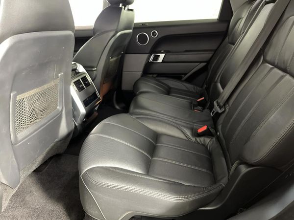 2016-Land-Rover-Range-Rover-Sport-30-SDV6-SE image:3