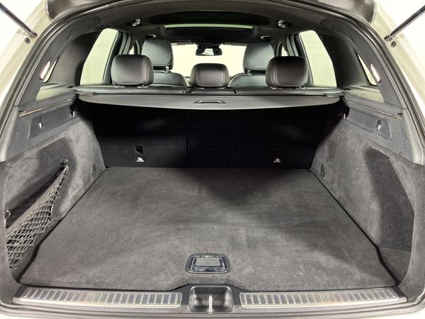 2016-Mercedes-Benz-GLC-220d image:13