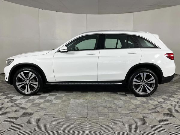 2016-Mercedes-Benz-GLC-220d image:18