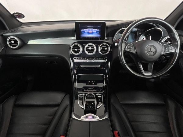 2016-Mercedes-Benz-GLC-220d image:1
