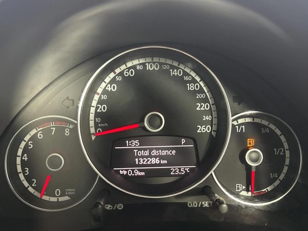 2013-Volkswagen-Beetle-14-TSI-Sport-Auto image:2