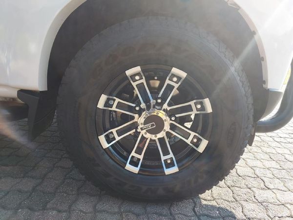 2021-Mahindra-Pik-Up-22-mHawk-S11-4x4-Auto-Double-Cab image:7