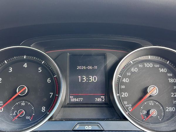 2017-Volkswagen-Golf-VII-GTI-20-TSI-Auto image:9