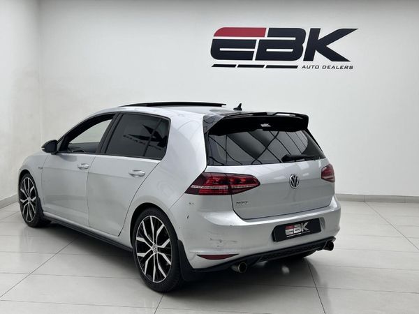 2017-Volkswagen-Golf-VII-GTI-20-TSI-Auto image:3