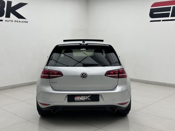 2017-Volkswagen-Golf-VII-GTI-20-TSI-Auto image:4