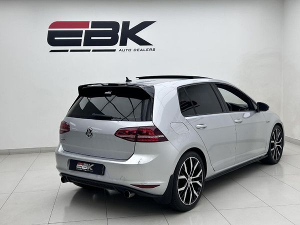 2017-Volkswagen-Golf-VII-GTI-20-TSI-Auto image:5