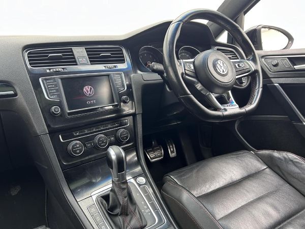 2017-Volkswagen-Golf-VII-GTI-20-TSI-Auto image:7