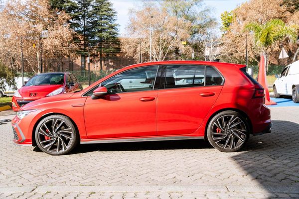 2023-Volkswagen-Golf-8-GTI-20-TSI-Auto image:3