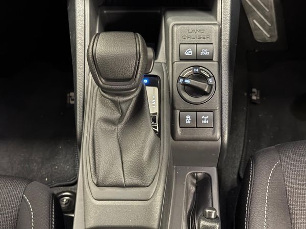 2026-Toyota-Land-Cruiser-FJ-27-GX-Auto image:10