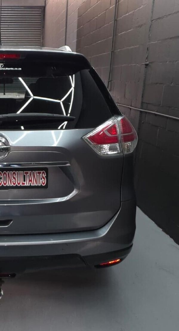 2015-Nissan-X-Trail-25-SE-4x4-Auto image:10