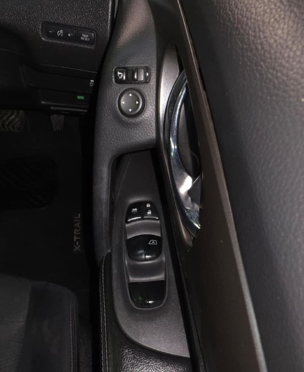 2015-Nissan-X-Trail-25-SE-4x4-Auto image:18