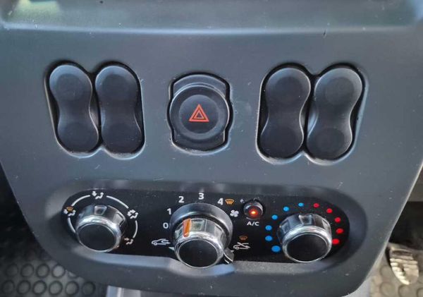 2019-Nissan-NP200-16-AC-Safety-Pack image:11