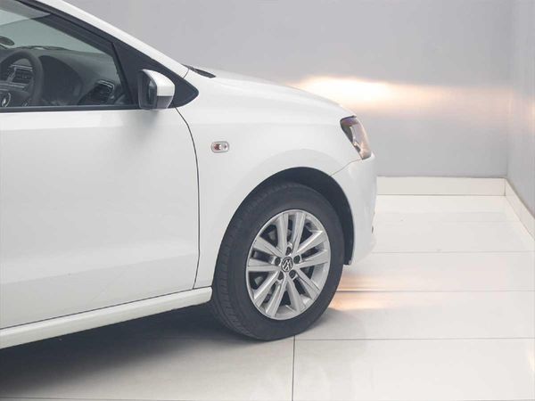 2024-Volkswagen-Polo-Vivo-16-Comfortline-Auto-5-dr image:3