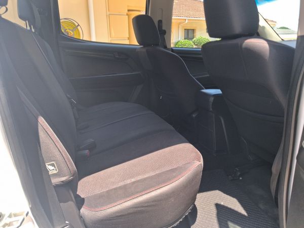 2019-Isuzu-D-Max-250-HO-Hi-Rider-Double-Cab image:9