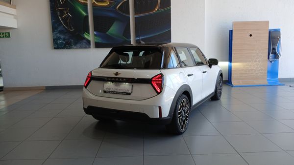 2025-MINI-Hatch-Cooper-S-5-dr-Auto image:2