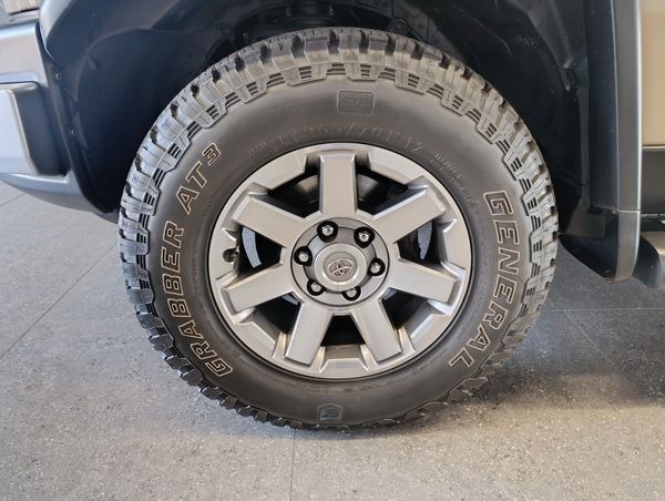 2019-Toyota-FJ-Cruiser-40-V6 image:10