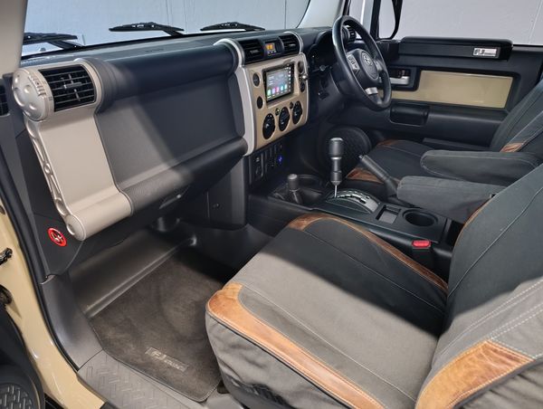 2019-Toyota-FJ-Cruiser-40-V6 image:12