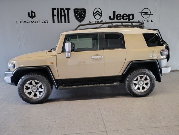 2019-Toyota-FJ-Cruiser-40-V6 image:1