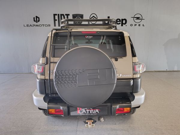 2019-Toyota-FJ-Cruiser-40-V6 image:3