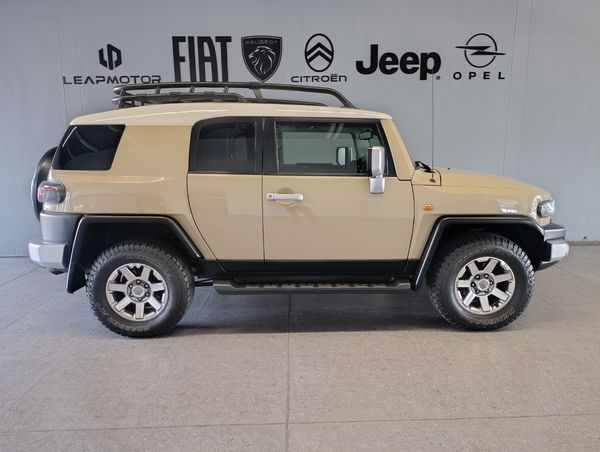 2019-Toyota-FJ-Cruiser-40-V6 image:5