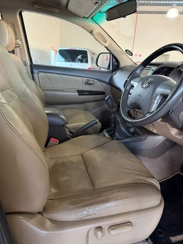 2012-Toyota-Fortuner-fortuner image:19