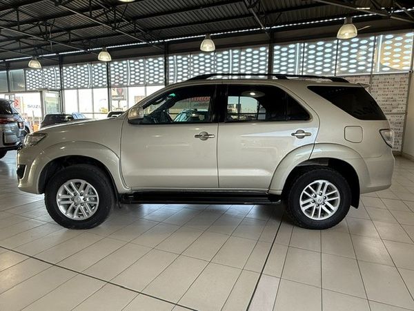 2012-Toyota-Fortuner-fortuner image:3