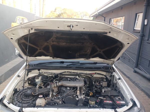 2015-Toyota-Hilux-25-D-4D-S-Single-Cab image:10