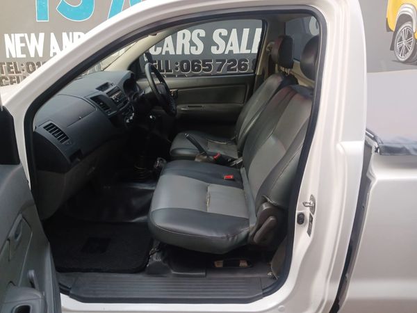 2015-Toyota-Hilux-25-D-4D-S-Single-Cab image:8