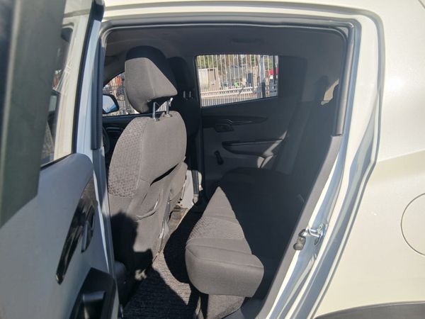 2021-Mahindra-KUV-100-12-K2-Dare image:8