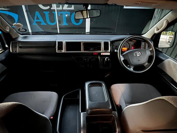 2020-Toyota-Quantum-25-D-4D-14-seat image:12