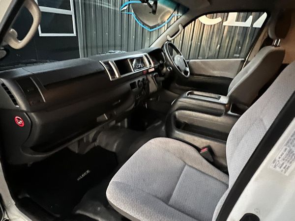 2020-Toyota-Quantum-25-D-4D-14-seat image:13
