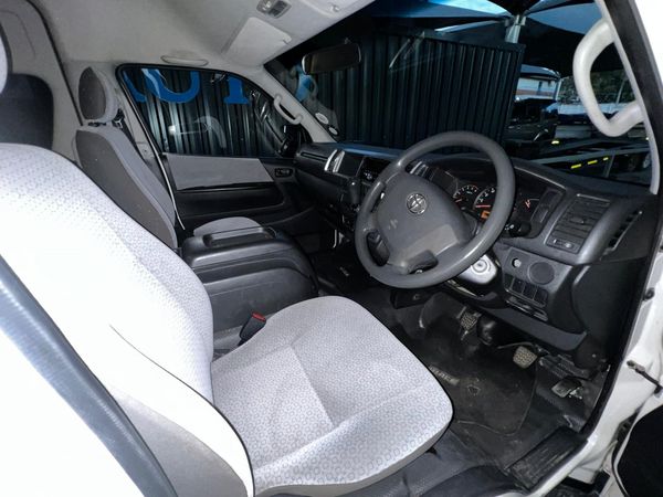 2020-Toyota-Quantum-25-D-4D-14-seat image:14