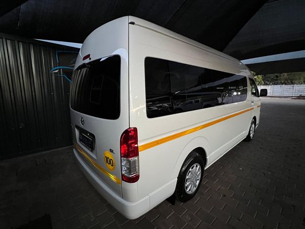 2020-Toyota-Quantum-25-D-4D-14-seat image:1