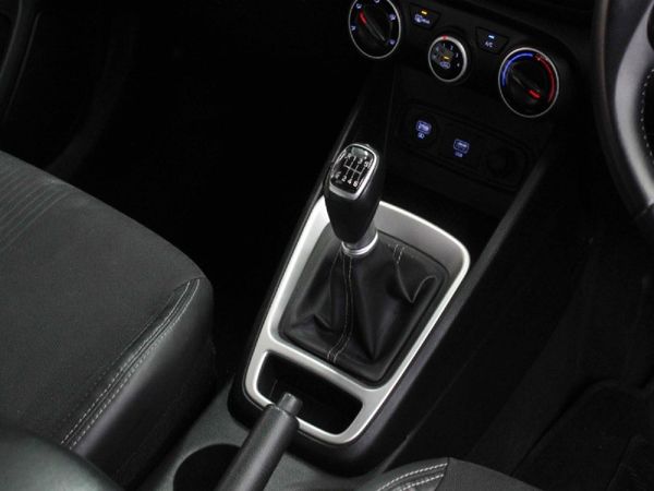 2021-Hyundai-Venue-10-TGDI-Fluid image:1