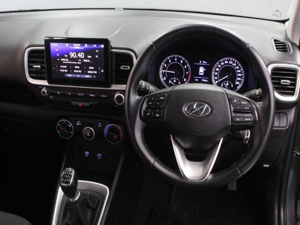 2021-Hyundai-Venue-10-TGDI-Fluid image:3