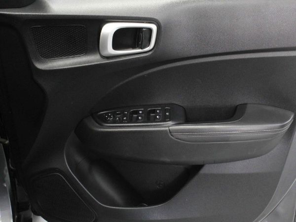 2021-Hyundai-Venue-10-TGDI-Fluid image:5