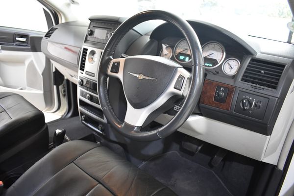 2010-Chrysler-Grand-Voyager-28-LX-Auto image:9