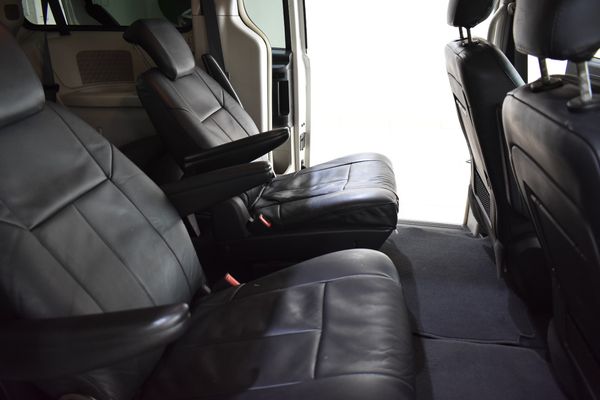 2010-Chrysler-Grand-Voyager-28-LX-Auto image:10