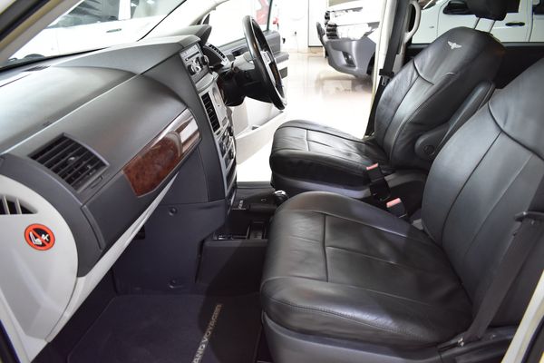 2010-Chrysler-Grand-Voyager-28-LX-Auto image:11