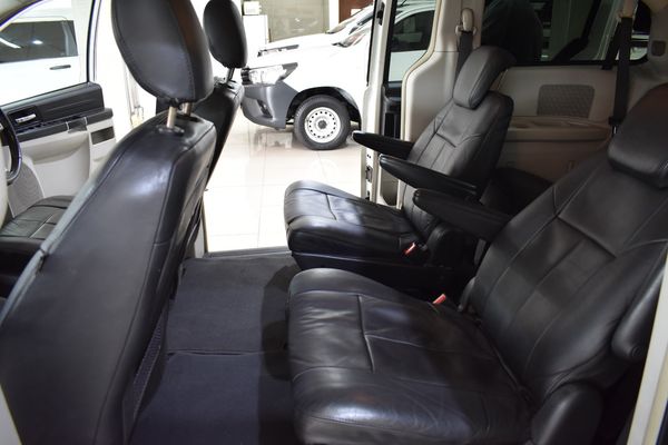 2010-Chrysler-Grand-Voyager-28-LX-Auto image:12