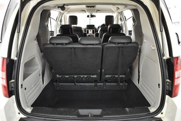 2010-Chrysler-Grand-Voyager-28-LX-Auto image:13