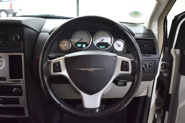 2010-Chrysler-Grand-Voyager-28-LX-Auto image:14