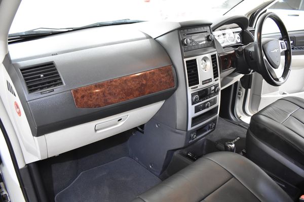 2010-Chrysler-Grand-Voyager-28-LX-Auto image:15