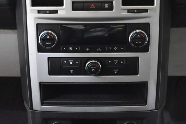 2010-Chrysler-Grand-Voyager-28-LX-Auto image:16