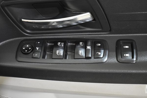 2010-Chrysler-Grand-Voyager-28-LX-Auto image:20